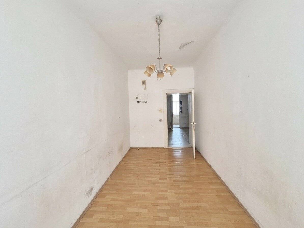 Unsanierte helle 1,5 Zimmer Wohnung nahe der Friedensbrücke U4