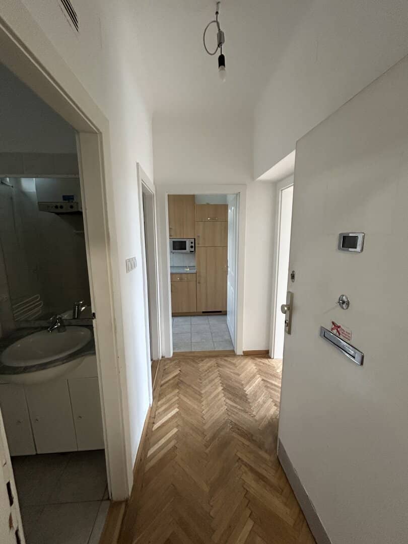 Helle freundliche 1,5 Zimmer Wohnung mit Terrasse