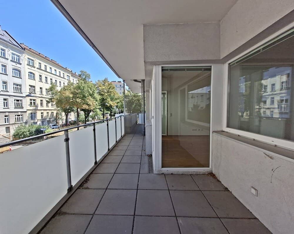 Sehr gut aufgeteilte Stadtwohnung mit 3 Räumen mit großem Balkon - für Singles oder Paare - in 1050 Wien