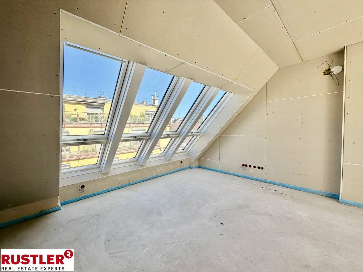Erstbezug Dachgeschosswohnung mit Lift und sonniger Hofterrasse