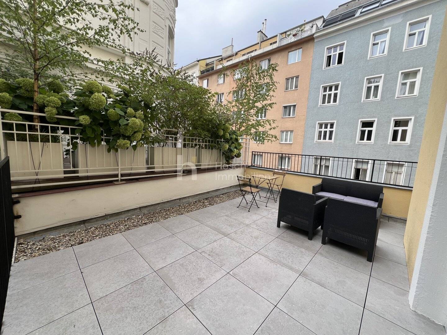 Großzügige Stadtwohnung mit privater Dachterrasse nahe Belvedere