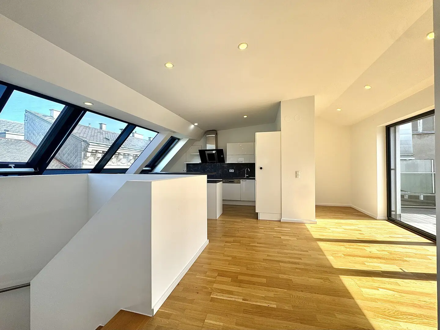 WOHNEN BEIM NASCHMARKT I einzigartiger Fernblick I ~77m² Wohnküche I Terrasse und Wintergarten I 3 Bäder I U-Bahn-Nähe