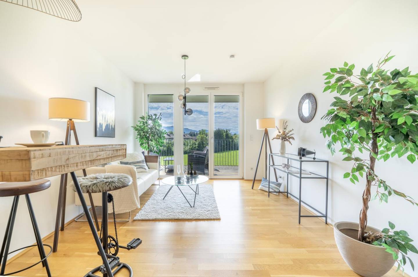 Barrier free Wohnung with large balcony near train station