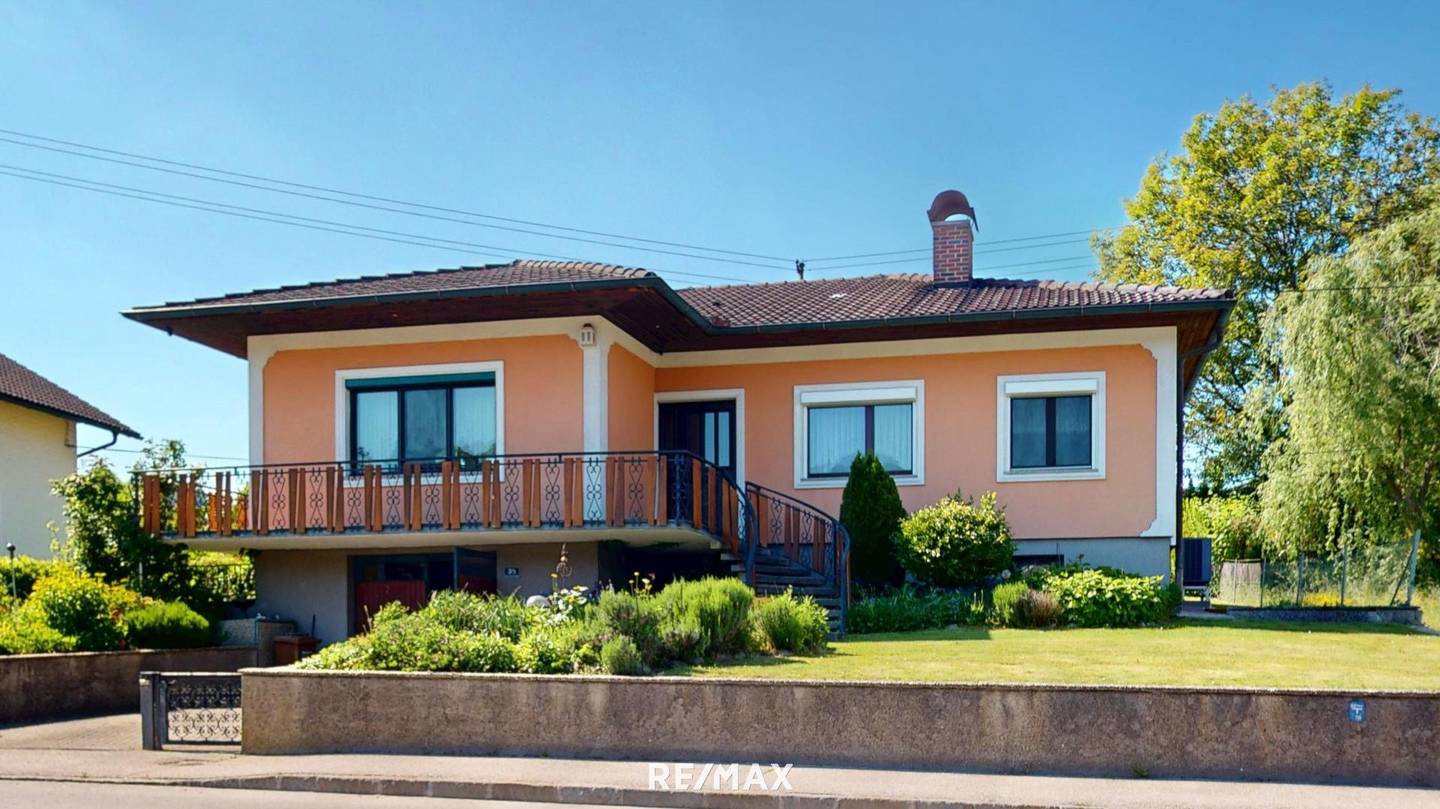 Gepflegte familienwohnung mit Wintergarten Kamin und Garten