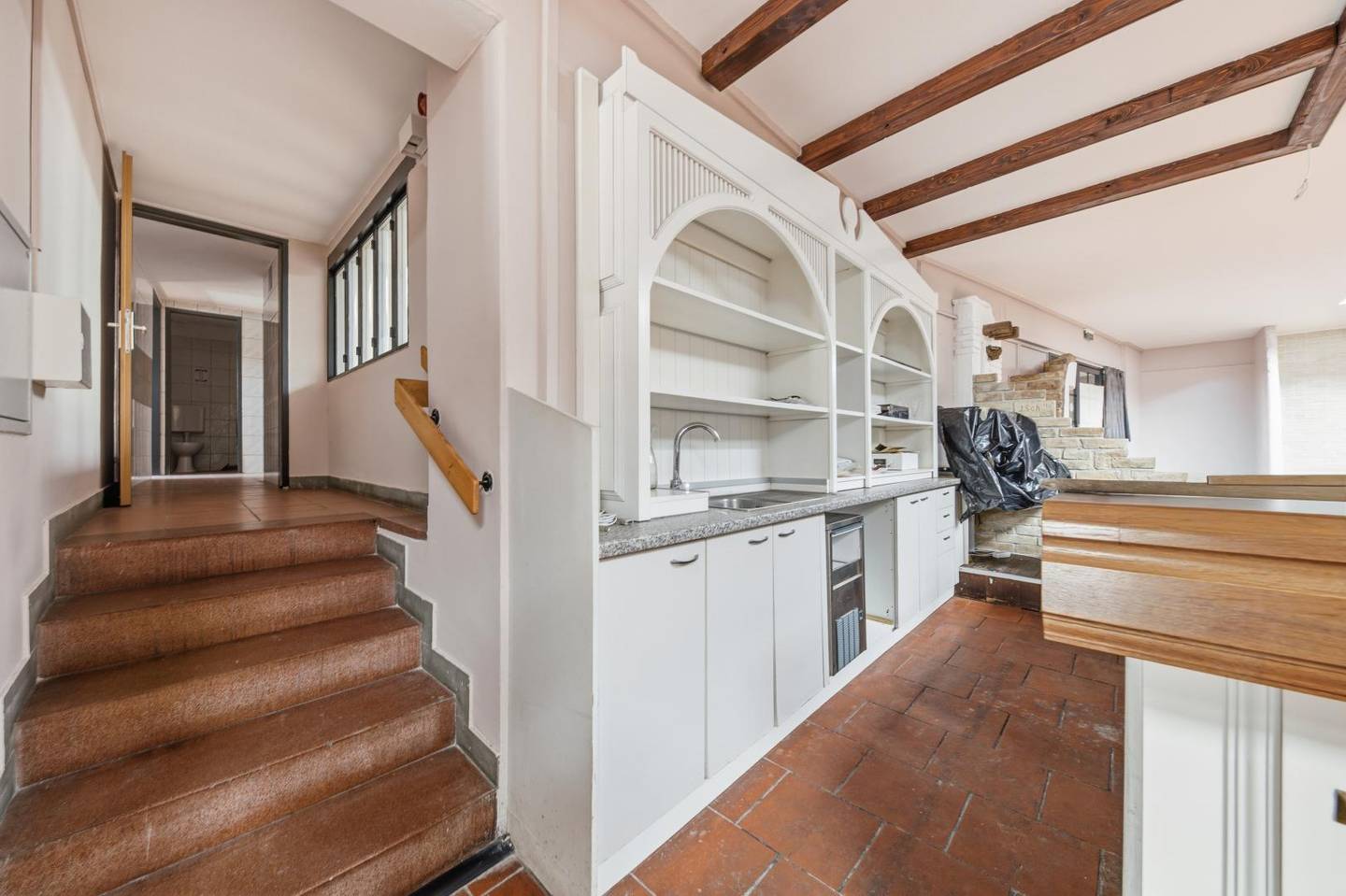 Wohnung with large terrace in prime high footfall location