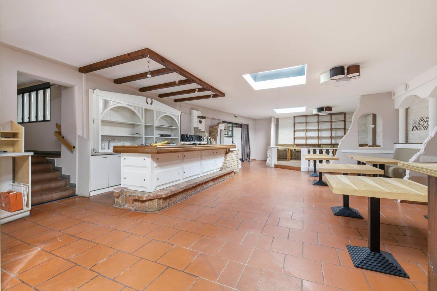 Wohnung with large terrace in prime high footfall location