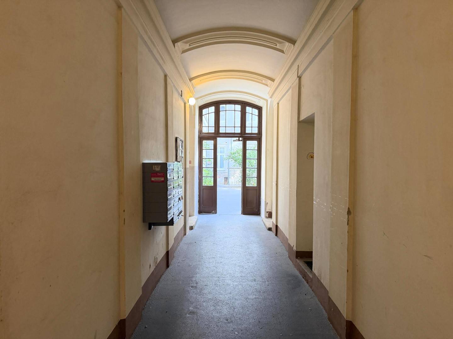 Ruhige Altbauwohnung mit Innenhoflage und Lift