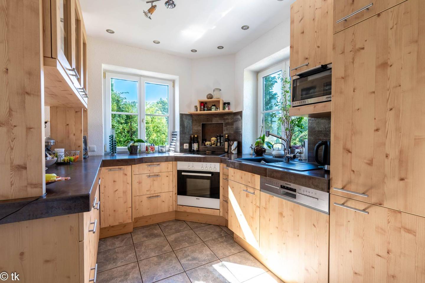 Family apartment with unobstructed mountain view and garden