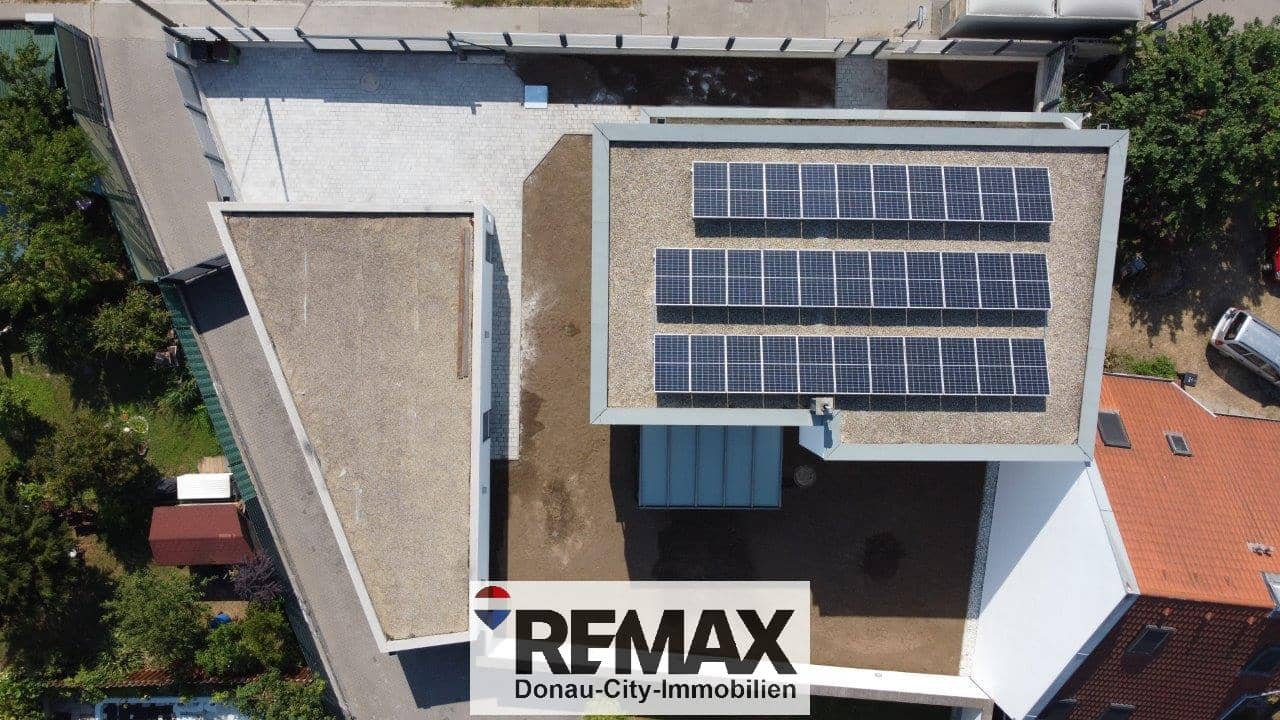 Family apartment with photovoltaic system and double garage