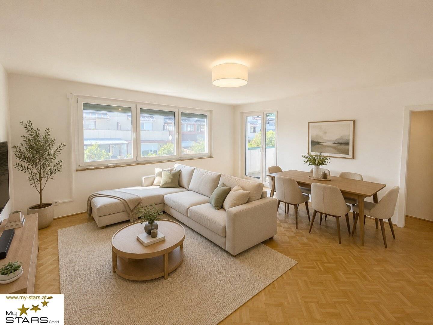 Lichtdurchflutete, kernsanierte Wohnung mit Süd-Loggia und neuer Einbauküche