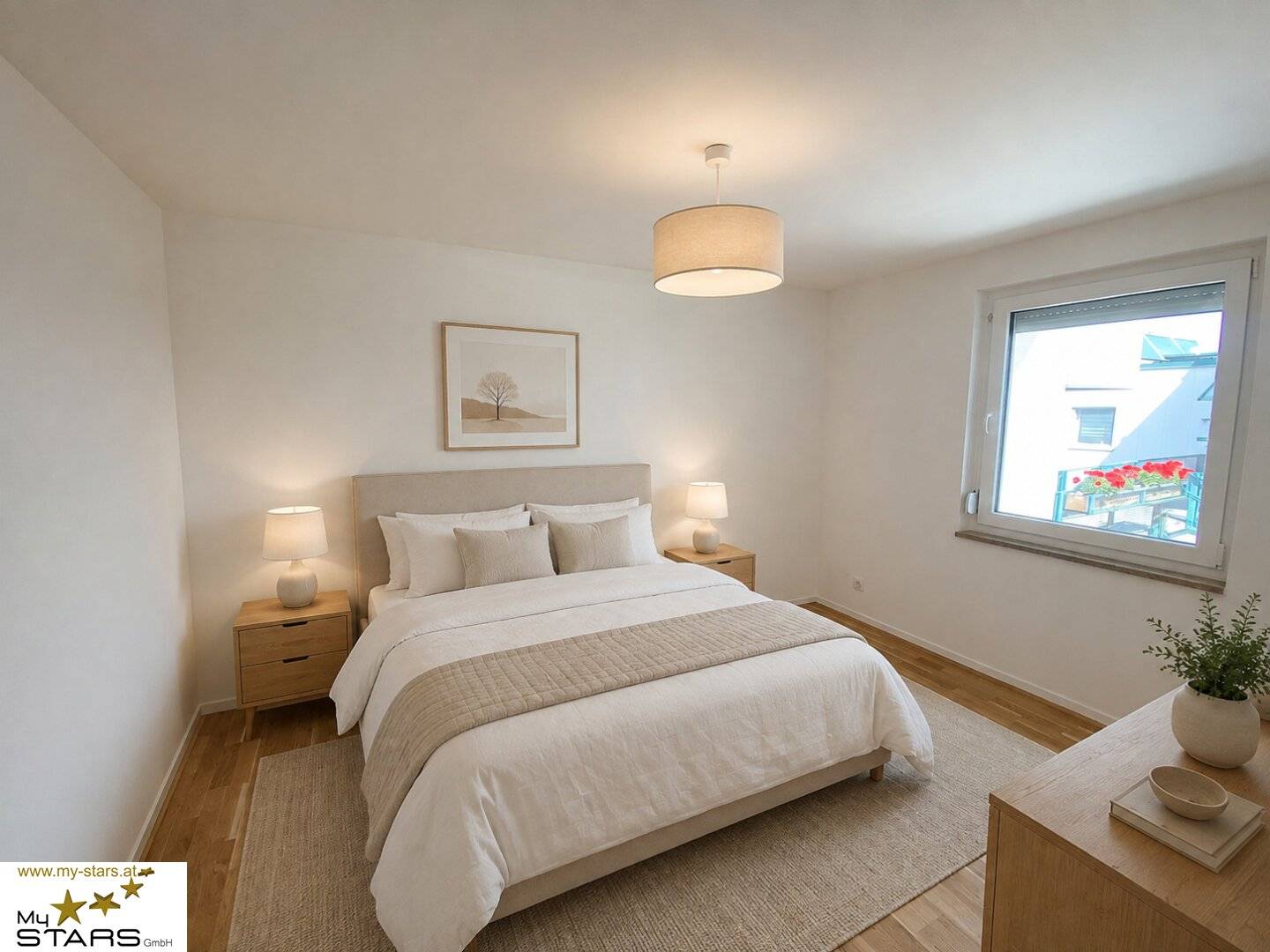 Lichtdurchflutete, kernsanierte Wohnung mit Süd-Loggia und neuer Einbauküche