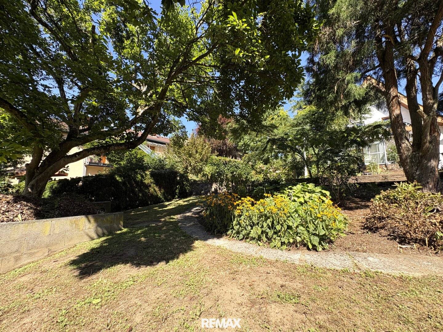 House in need of renovation with great potential in sought-after location - St. Peter