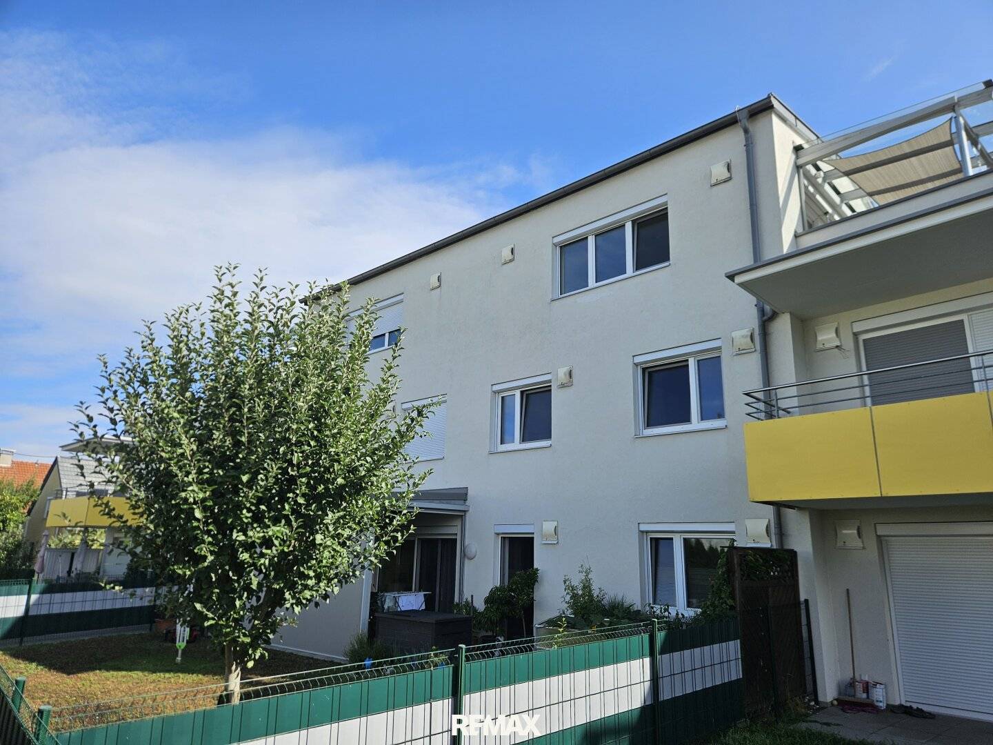 Like-new 3-room apartment with large terrace