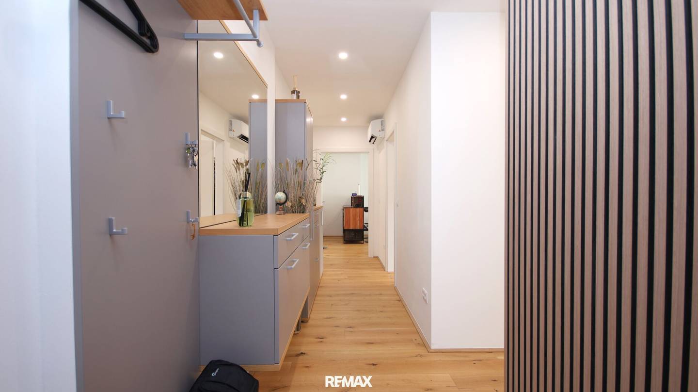 Old town within walking distance, Augarten next door: 3 room apartment with short distances