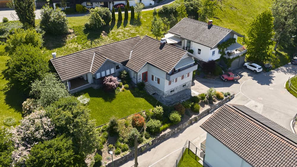 Large plot in sunny quiet cul de sac apartment