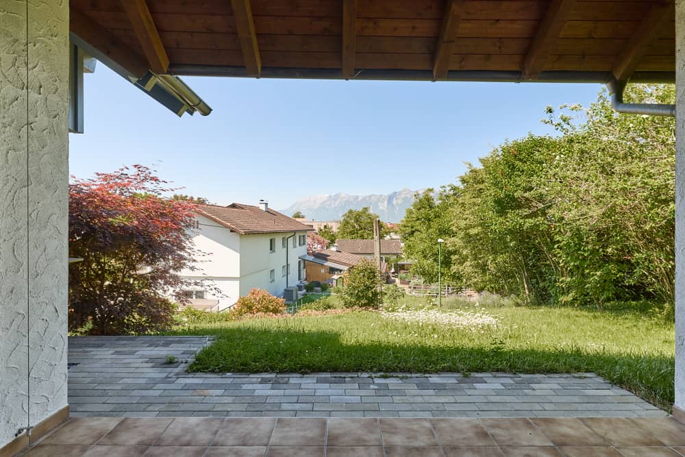 Large plot in sunny quiet cul de sac apartment