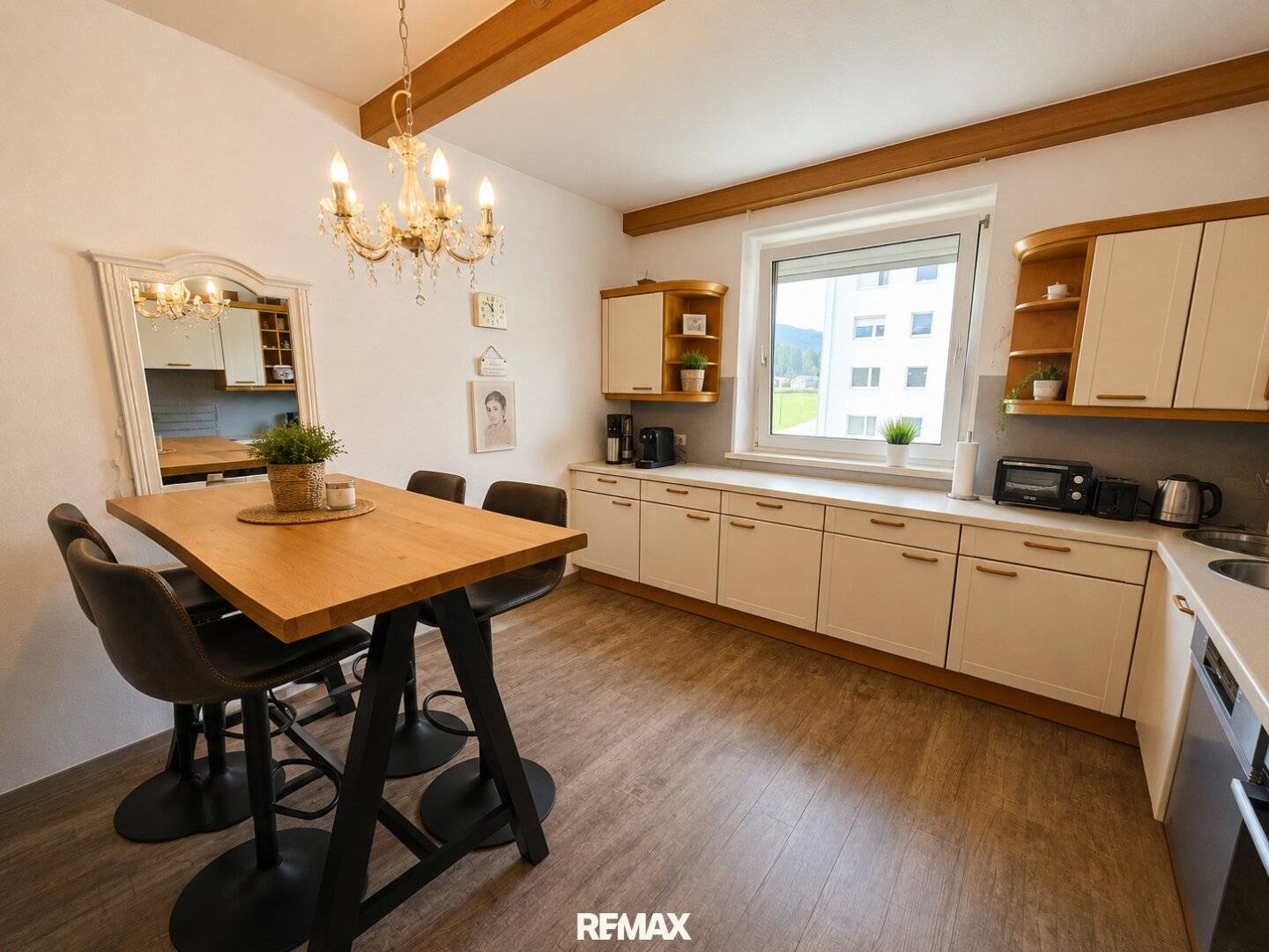 3-Zimmerwohnung mit Loggia und Carport ohne großen Aufwand sofort beziehbar