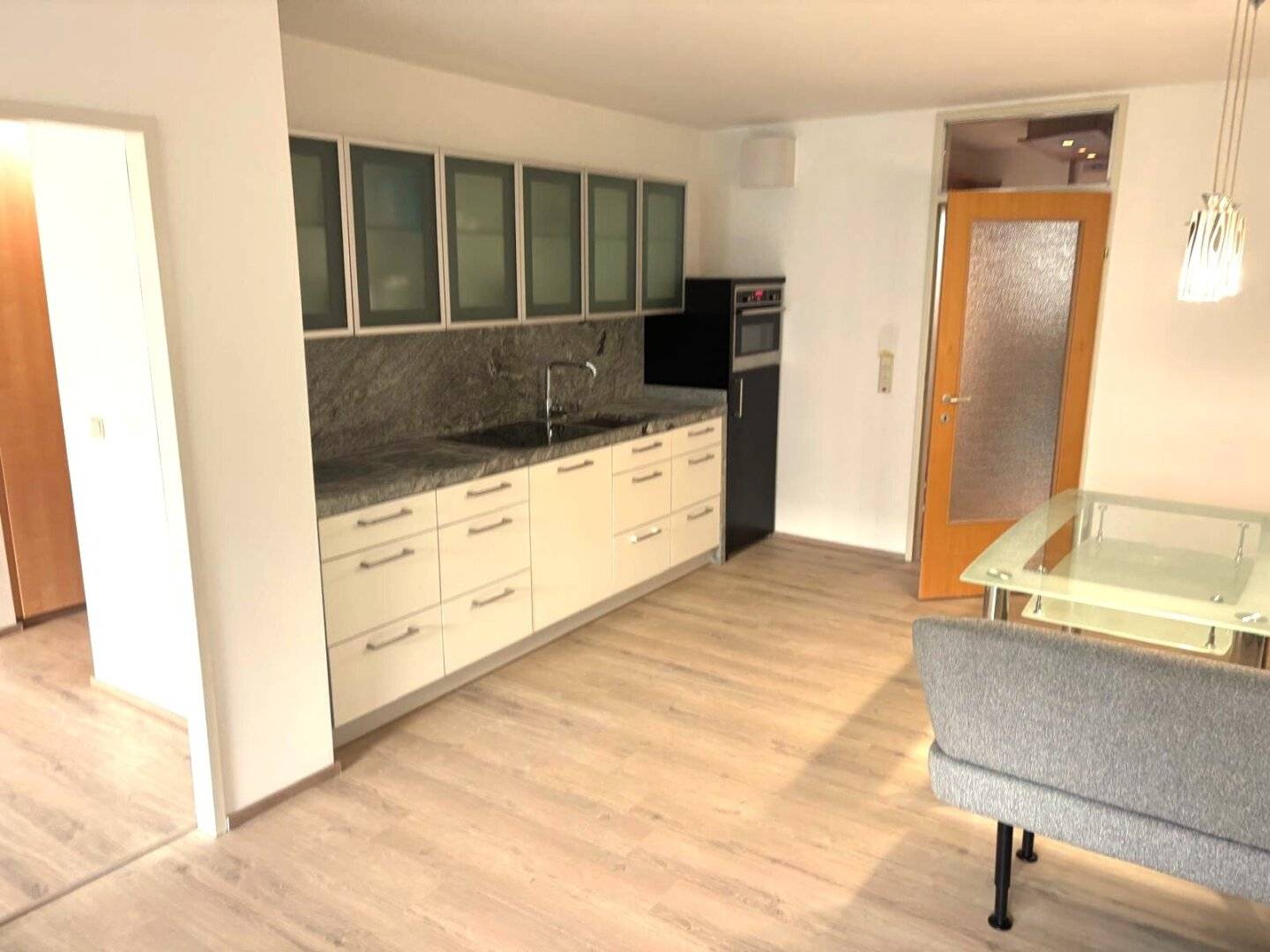 Traumhafte teilmöblierte Wohnung mit Loggia und Pool am Dach