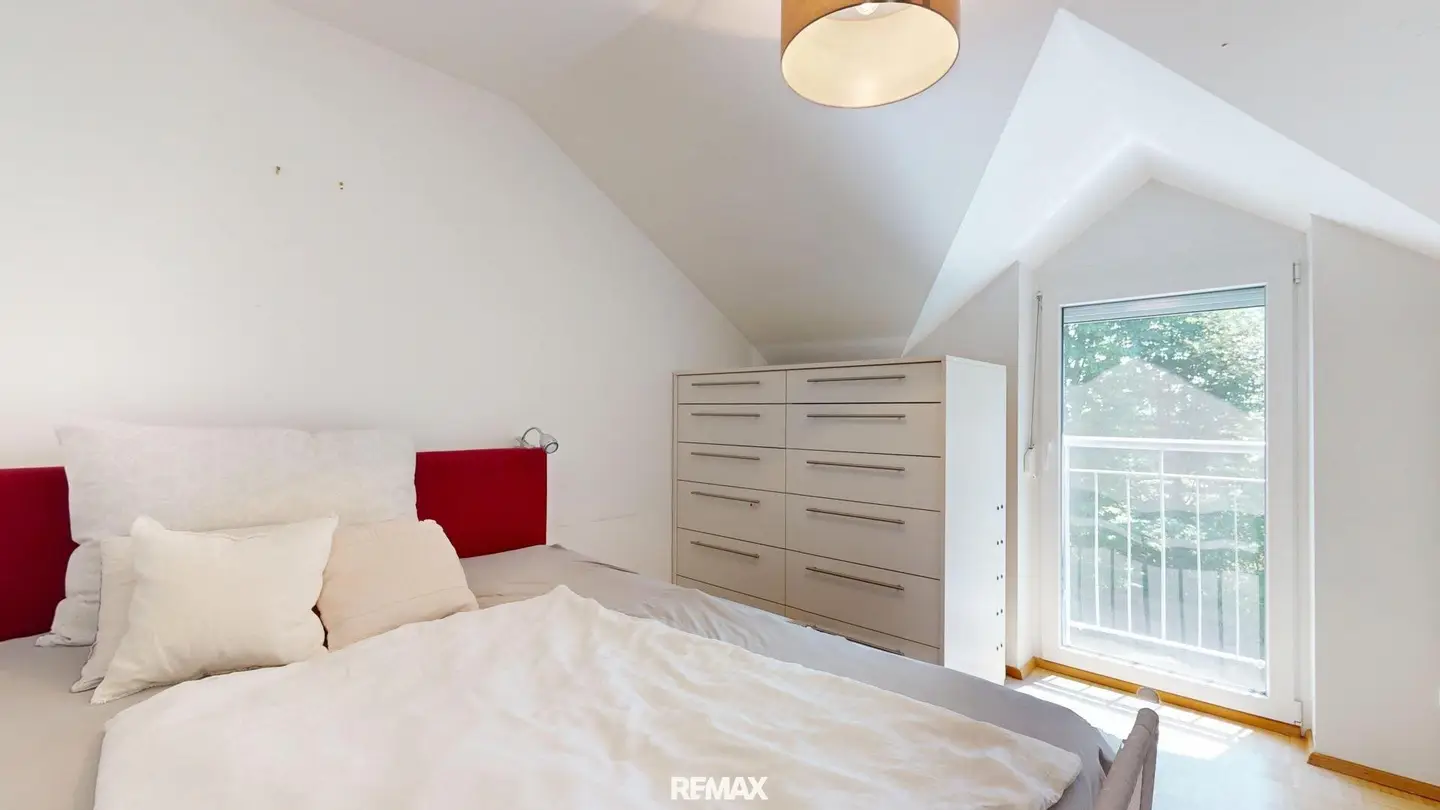 Attic flair on the edge of the settlement – 82 m² living comfort with balcony