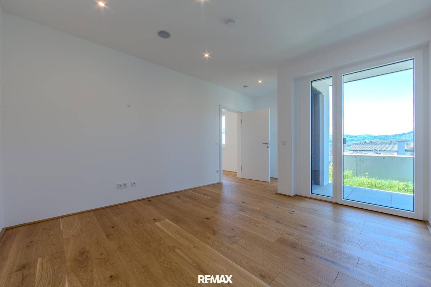Gartenwohnung am Traunsee: 107 m² Wohnkomfort mit 216 m² Eigengarten