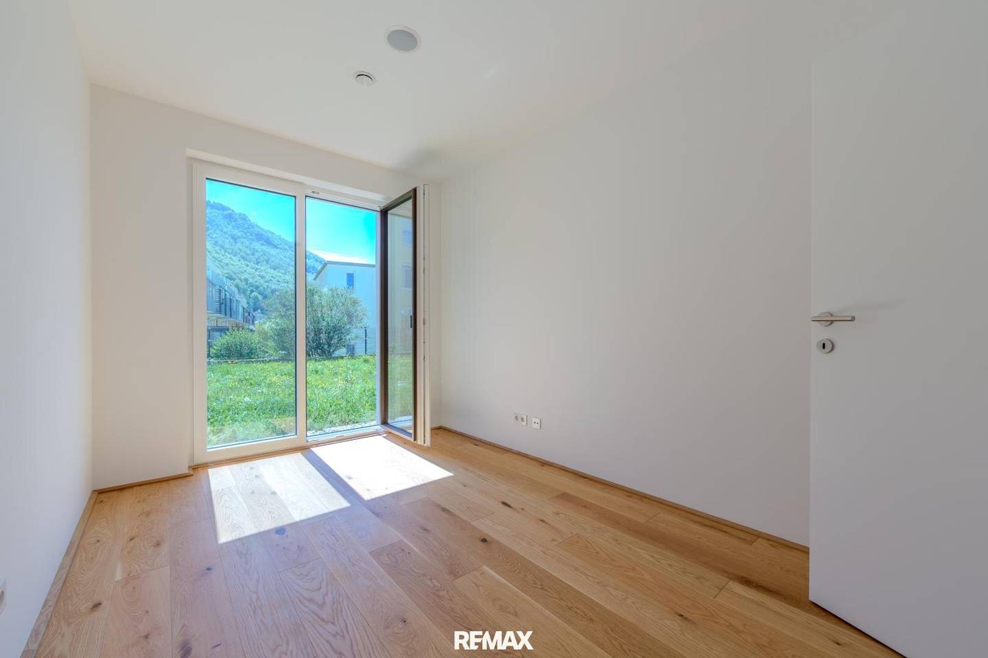 Gartenwohnung am Traunsee: 107 m² Wohnkomfort mit 216 m² Eigengarten