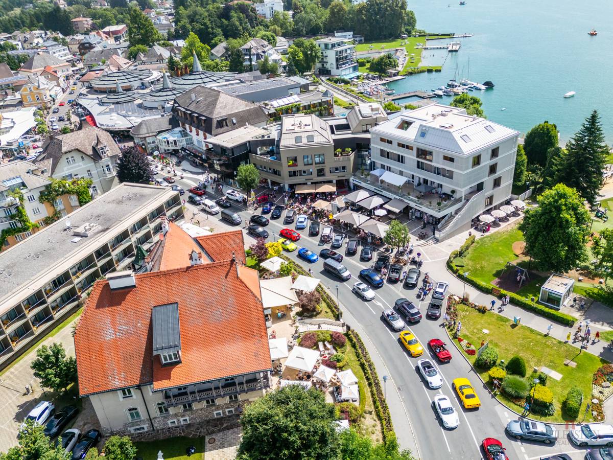 Repräsentative Büro- und Gewerbefläche mit zusätzlicher Wohneinheit im Kernzentrum von Velden