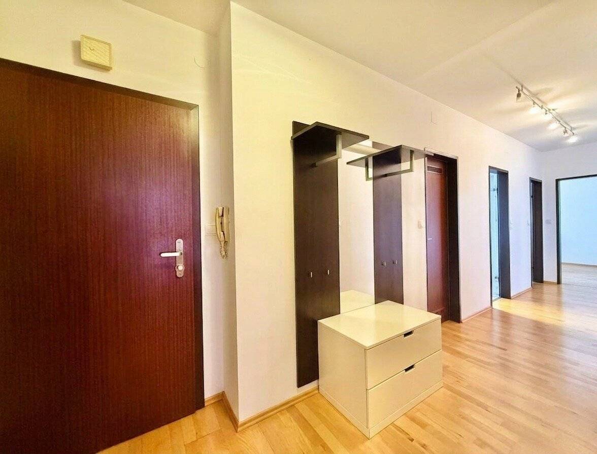 WOHNEN mit WEITBLICK | ca. 93 m² WFL | 3 Zimmer | Loggia | 7. Liftstock | PKW-Stellplatz