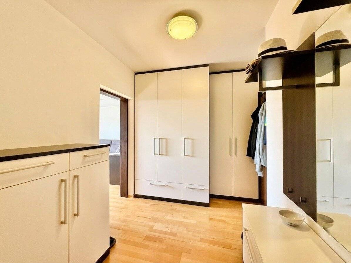 LIVING with FAR-REACHING VIEW | approx. 93 m² living area | 3 rooms | loggia | 7th floor with lift | parking space