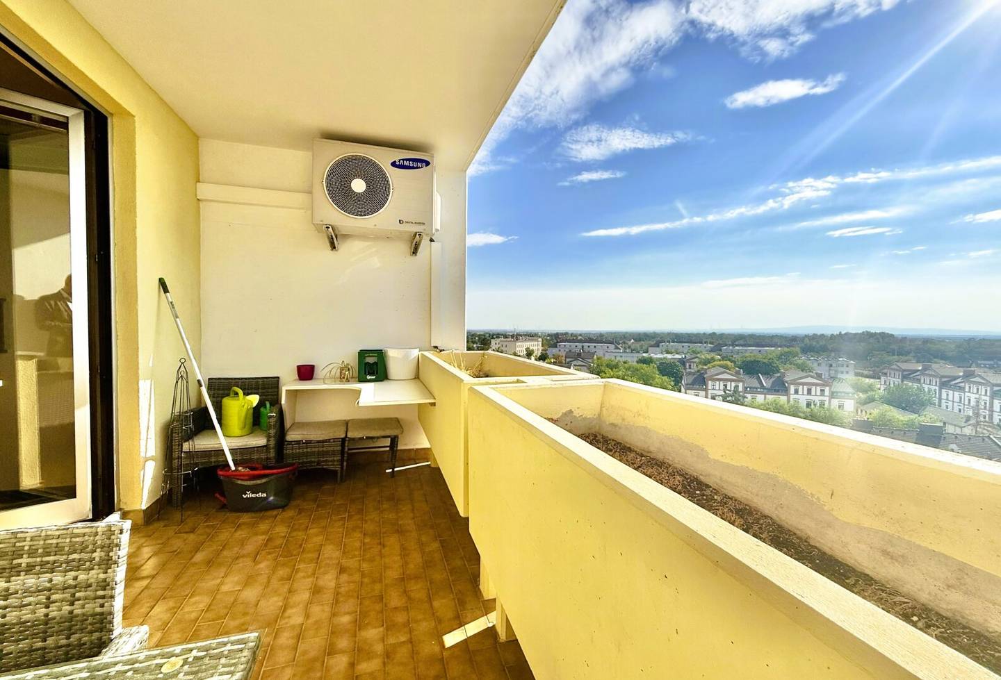 WOHNEN mit WEITBLICK | ca. 93 m² WFL | 3 Zimmer | Loggia | 7. Liftstock | PKW-Stellplatz