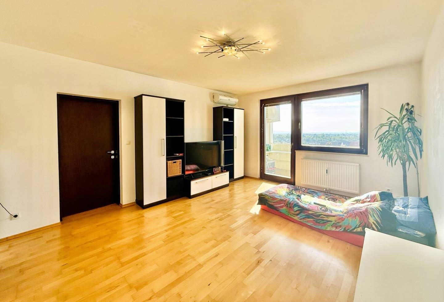 WOHNEN mit WEITBLICK | ca. 93 m² WFL | 3 Zimmer | Loggia | 7. Liftstock | PKW-Stellplatz