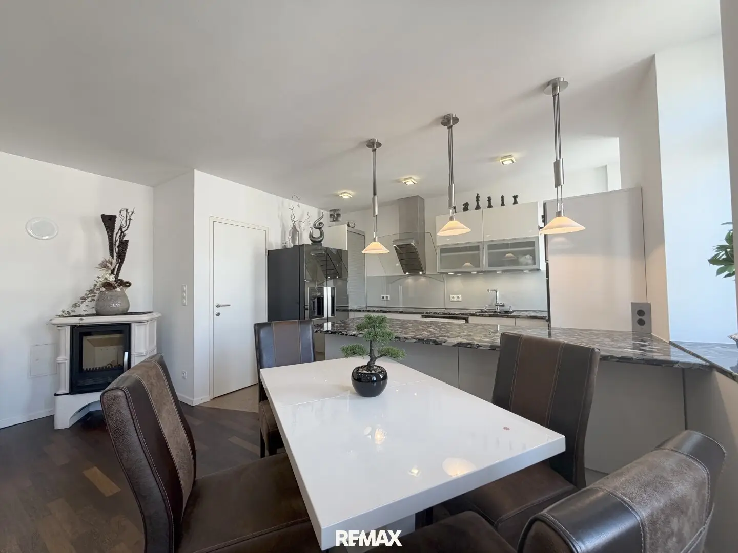 Exclusive 3-room new build apartment with balcony top equipment and fully furnished