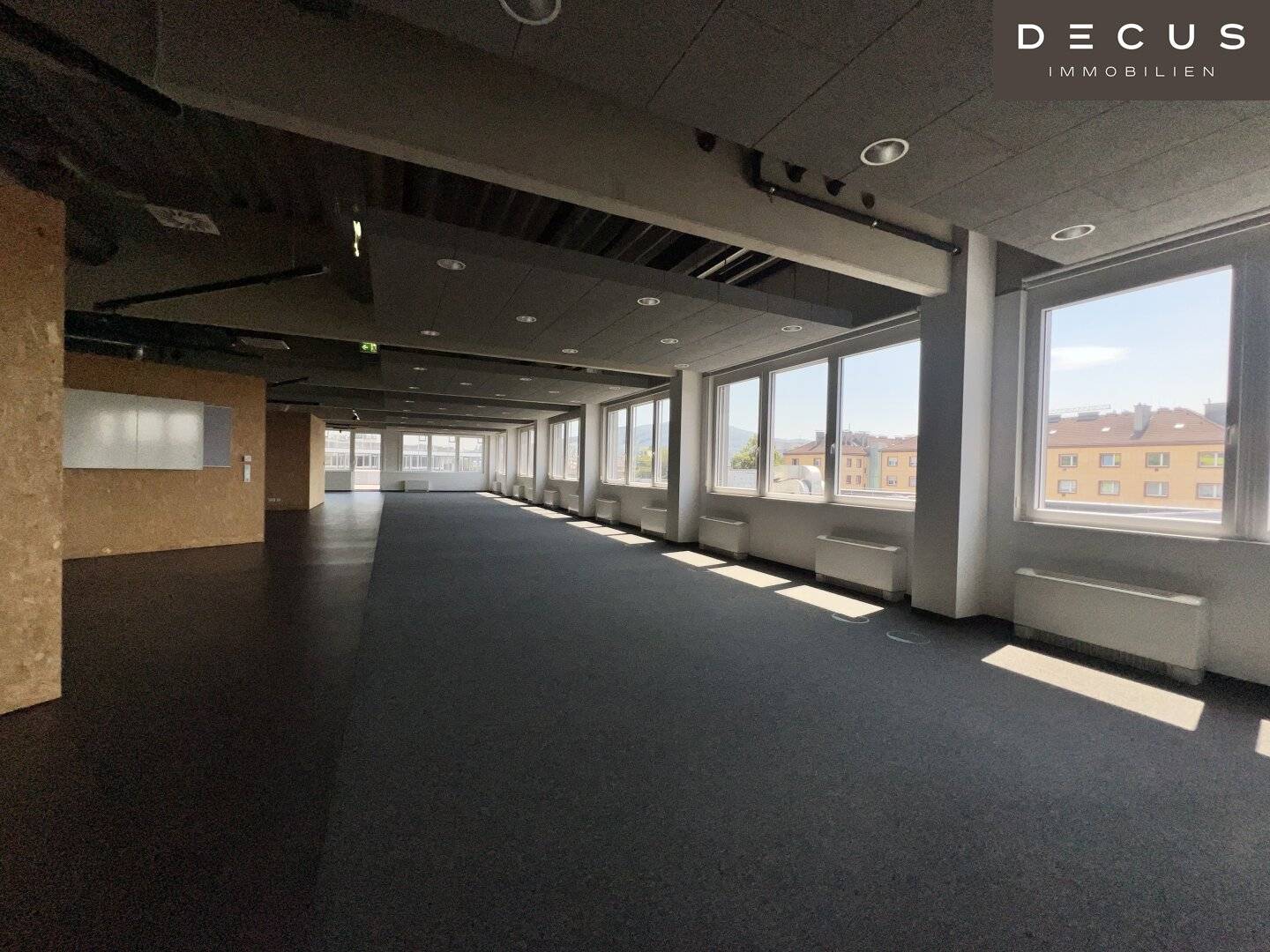 Attractive office spaces in great location with very generous ceiling heights near the Danube in LINZ
