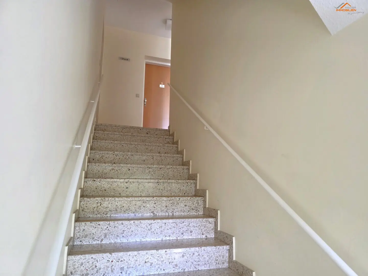 3-room apartment with loggia, parking space and complete furnishings in Neunkirchen