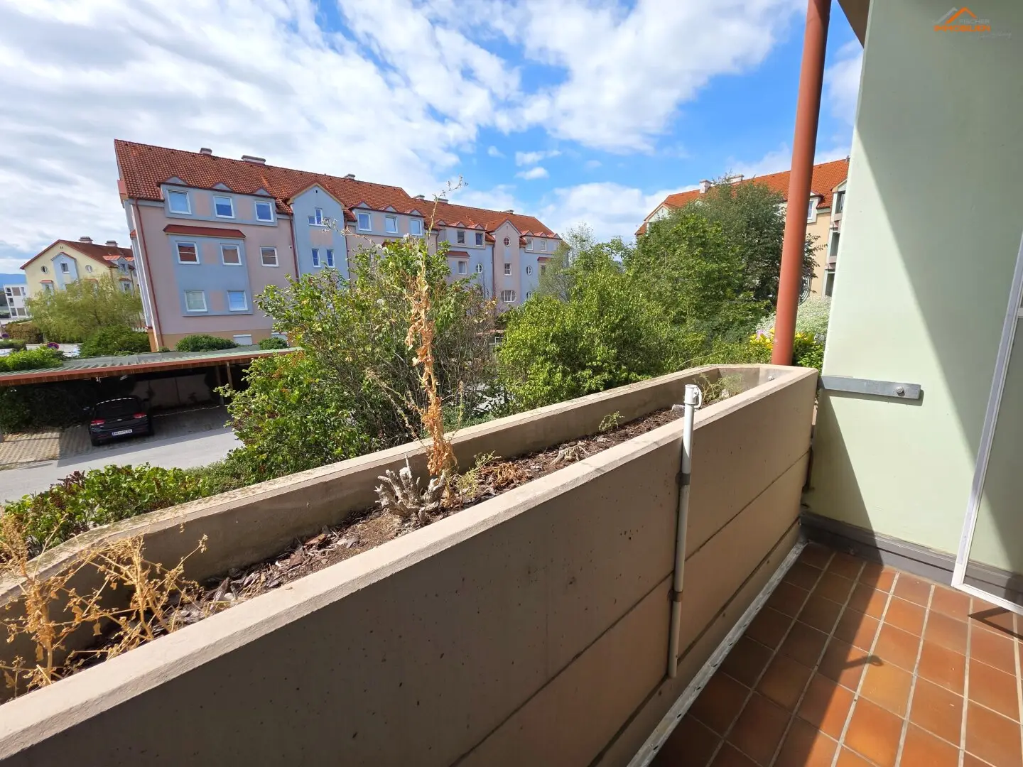 3-room apartment with loggia, parking space and complete furnishings in Neunkirchen