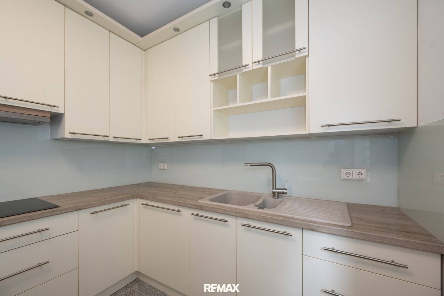 Sanierte  3 Zimmer Eigentumswohnung mit Loggia am Tabor! 89 m²!