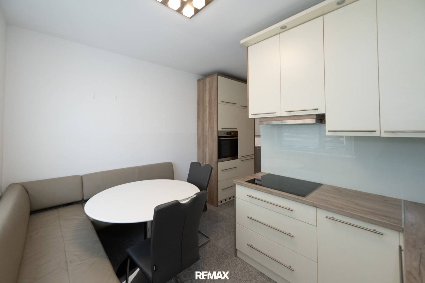 Sanierte  3 Zimmer Eigentumswohnung mit Loggia am Tabor! 89 m²!