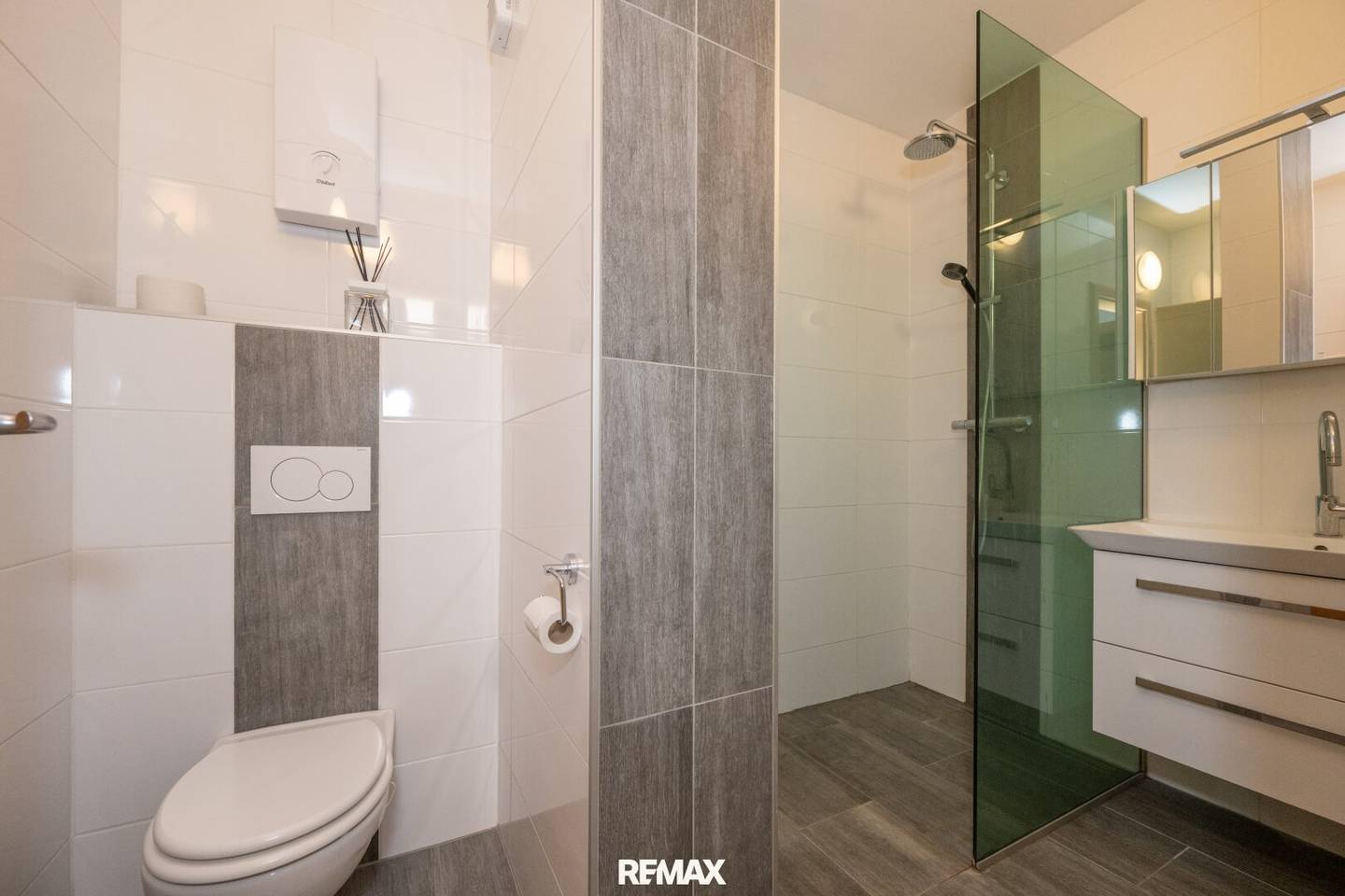 Sanierte  3 Zimmer Eigentumswohnung mit Loggia am Tabor! 89 m²!