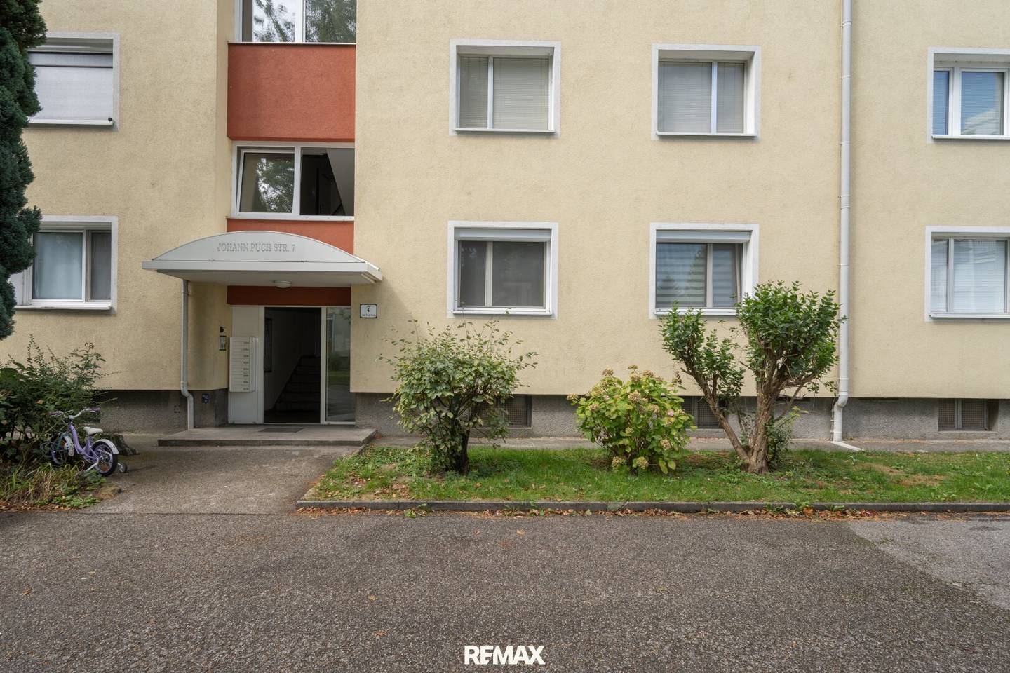 Sanierte  3 Zimmer Eigentumswohnung mit Loggia am Tabor! 89 m²!