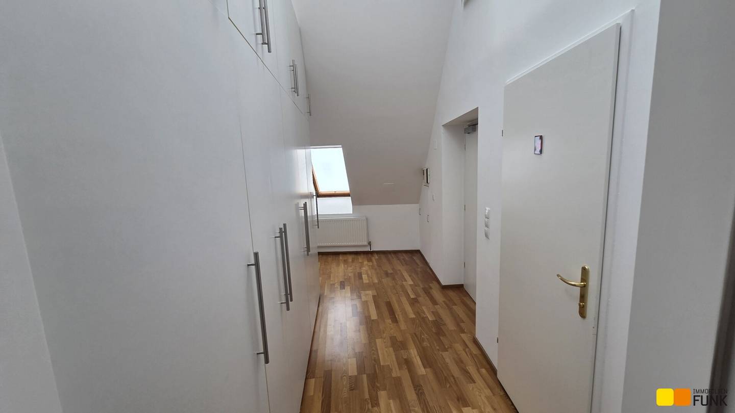 Altbaubüro mit großzügigen Räumen