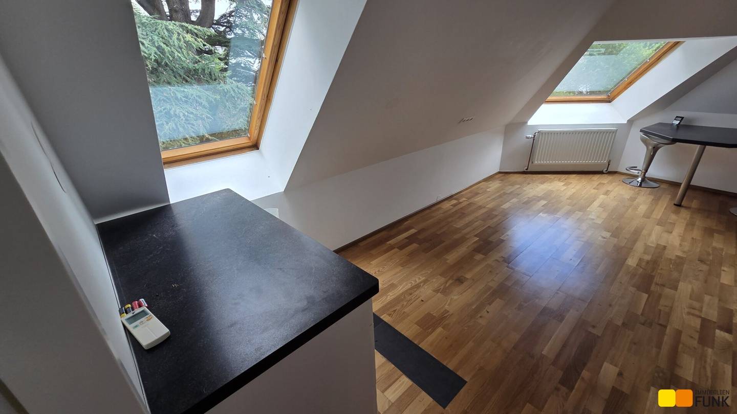 Altbaubüro mit großzügigen Räumen