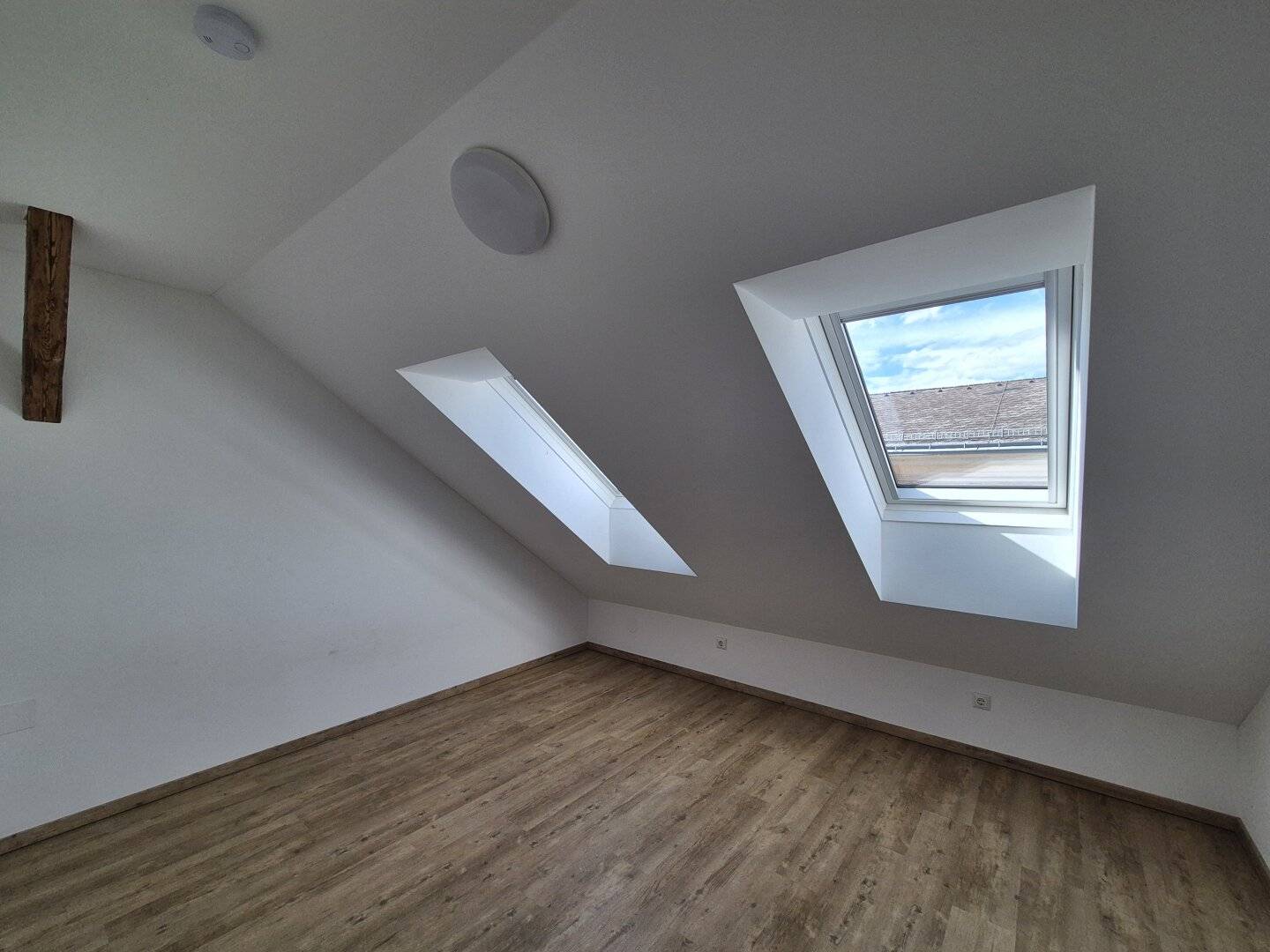 Neuwertige 3-Zimmer Dachgeschoßwohnung mit Balkon in Graz!