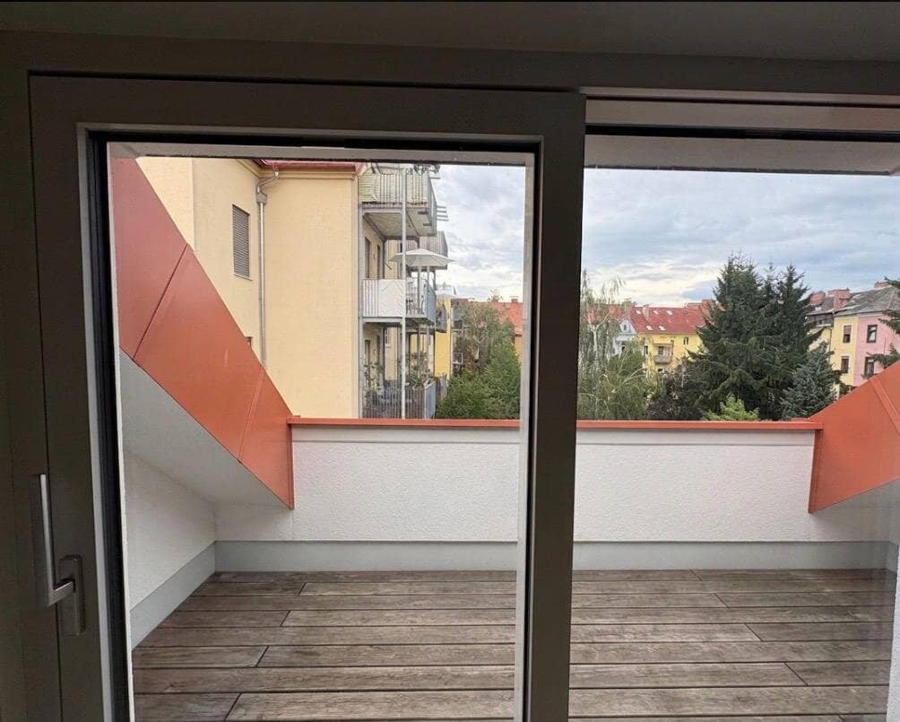 Neuwertige 3-Zimmer Dachgeschoßwohnung mit Balkon in Graz!