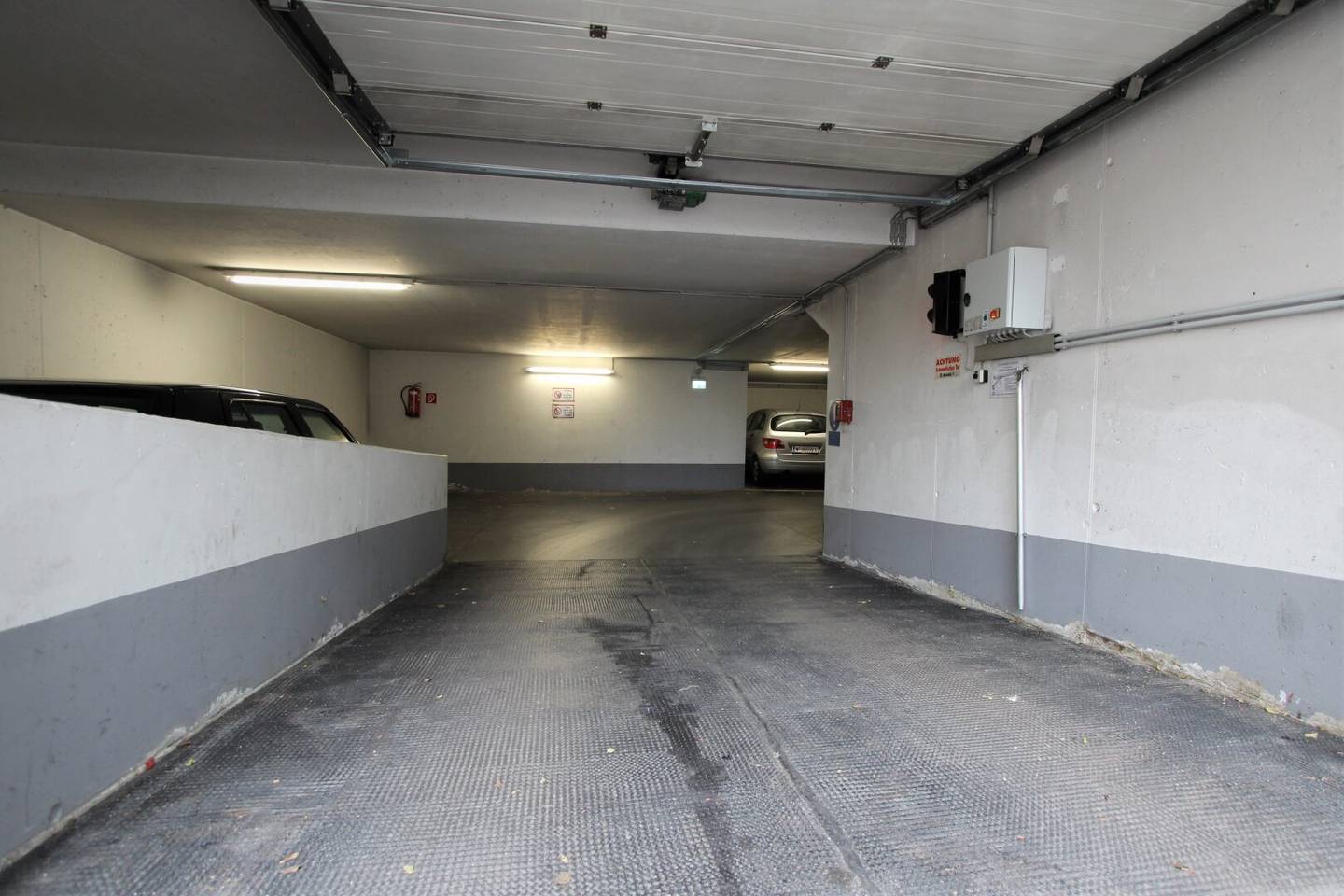 GARAGENSTELLPLATZ IM 6.!