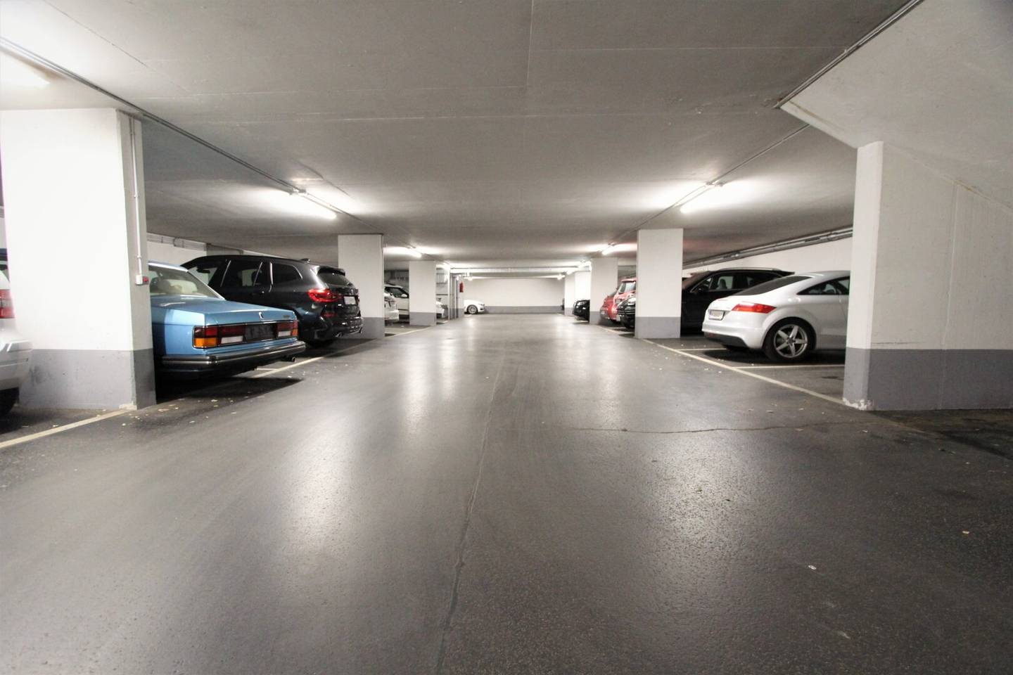 GARAGENSTELLPLATZ IM 6.!