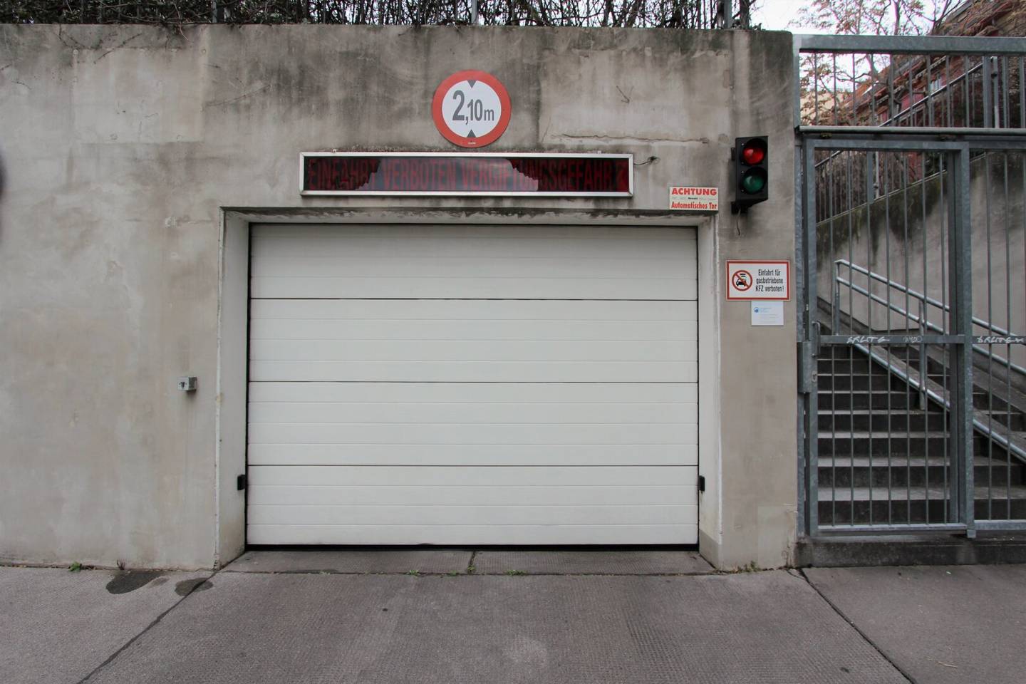 GARAGENSTELLPLATZ IM 6.!