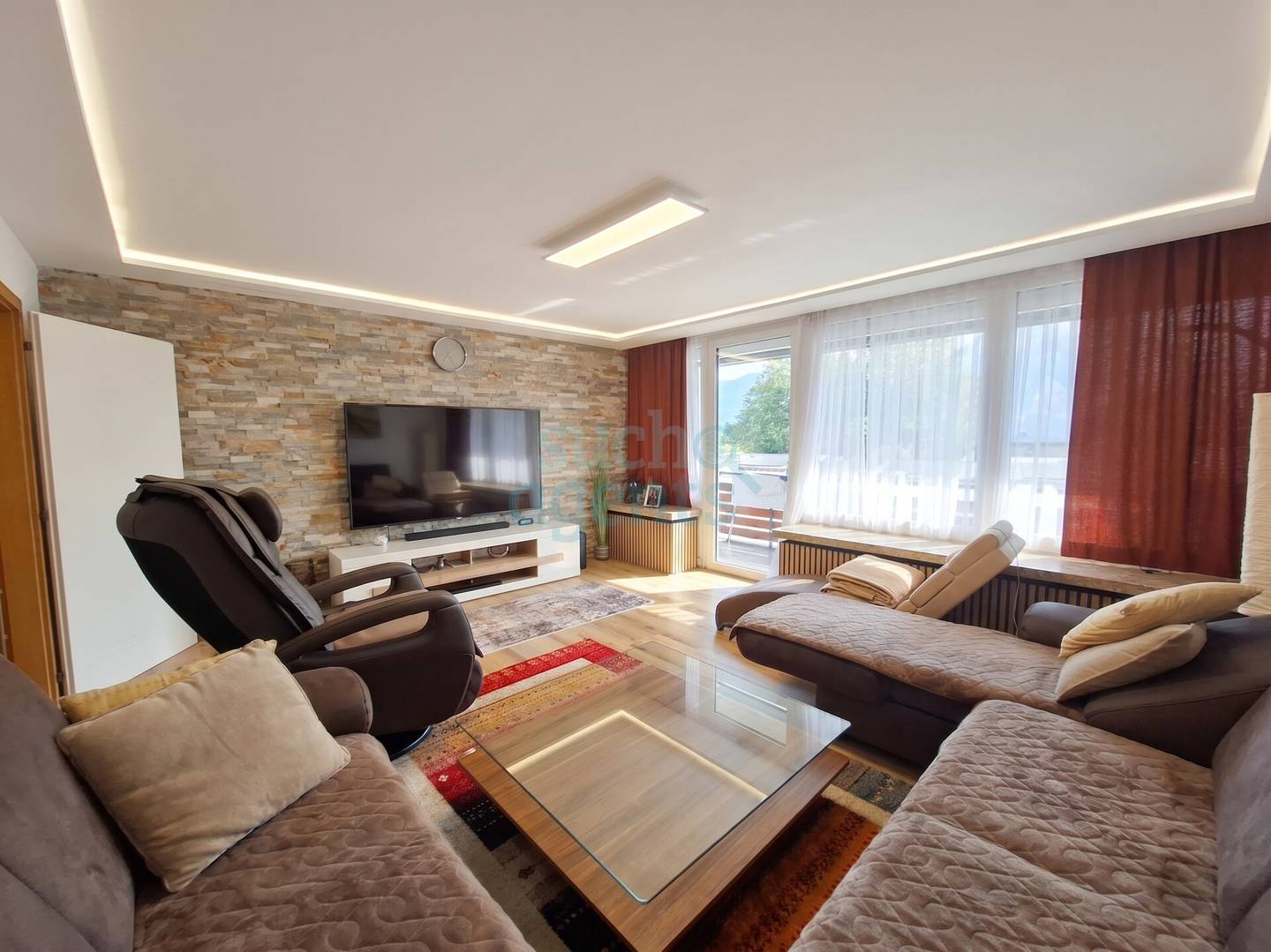 Modernisierte 3-Zimmer-Wohnung mit Traunseeblick, Loggia & kompletter Möblierung