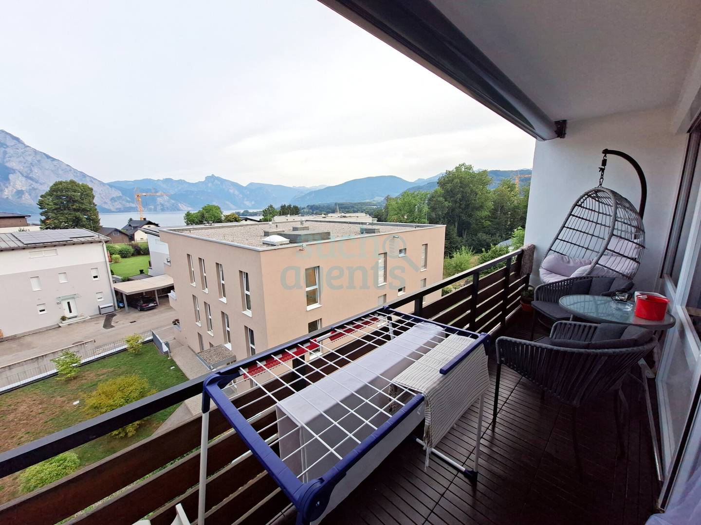 Modernisierte 3-Zimmer-Wohnung mit Traunseeblick, Loggia & kompletter Möblierung