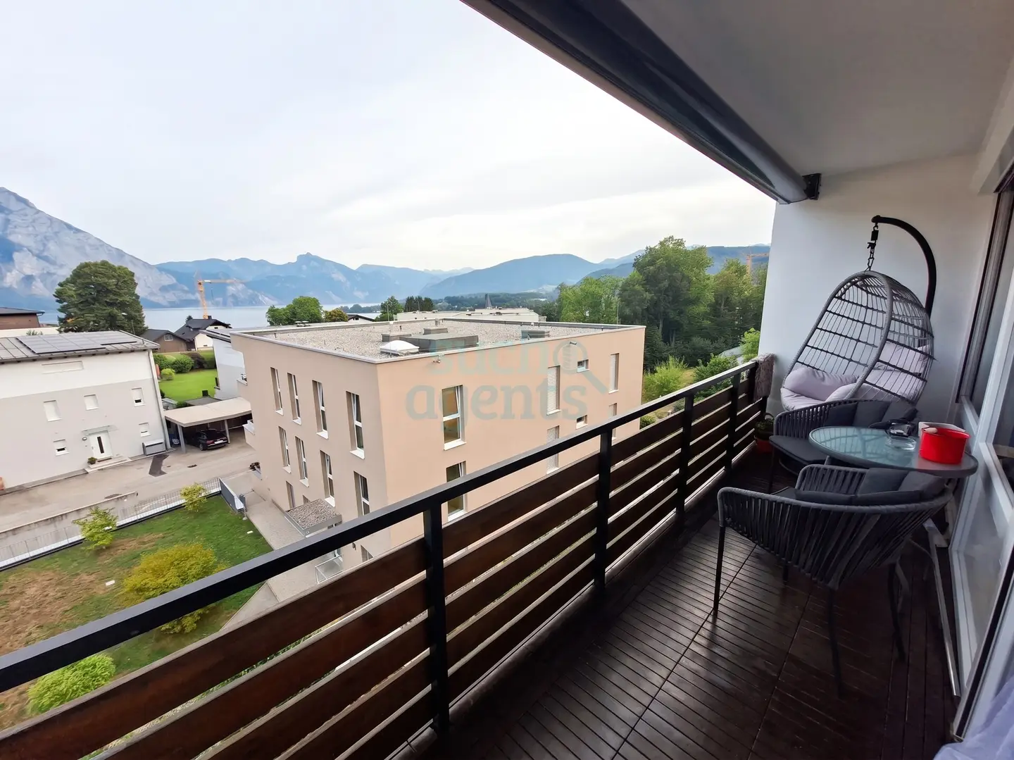 Modern apartment with Traunsee view and loggia