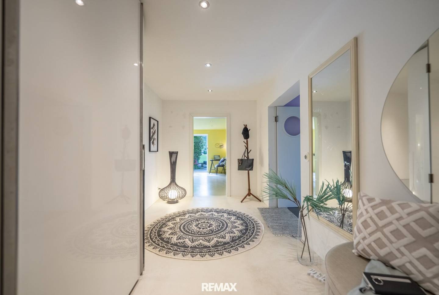 Naturidyll trifft Design - außergewöhnliche Villa mit Raum, Licht und Naturpool
