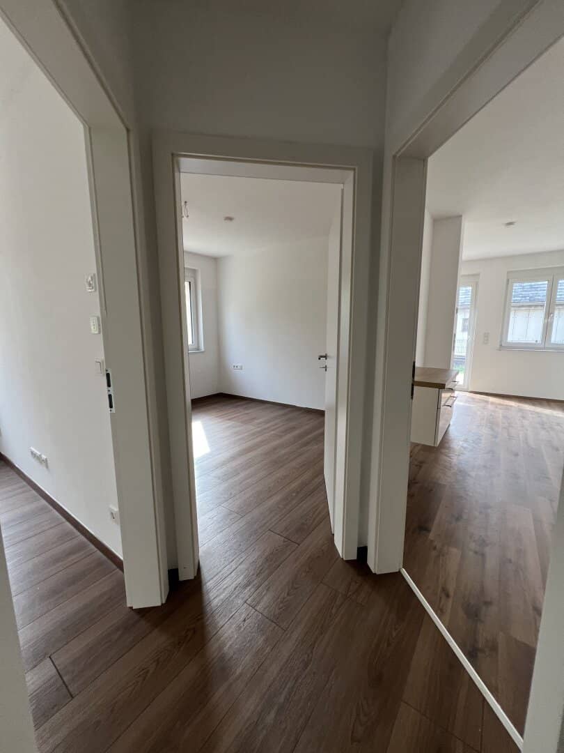 Wunderschöne 3-Zimmer-Wohnung mit sehr großen, uneinsichtigen Eigengarten in guter Lage - Provisionsfrei!